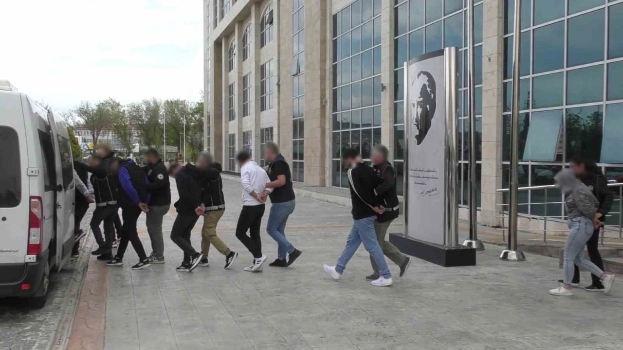 Uşak’ta 11 uyuşturucu satıcısı tutuklandı
