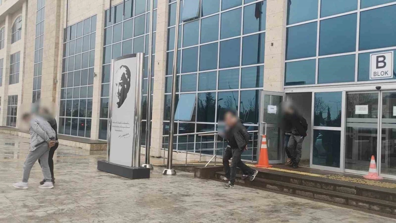 Uşak&rsquo;ta 2 ayrı uyuşturucu operasyonu ger&ccedil;ekleştirildi
