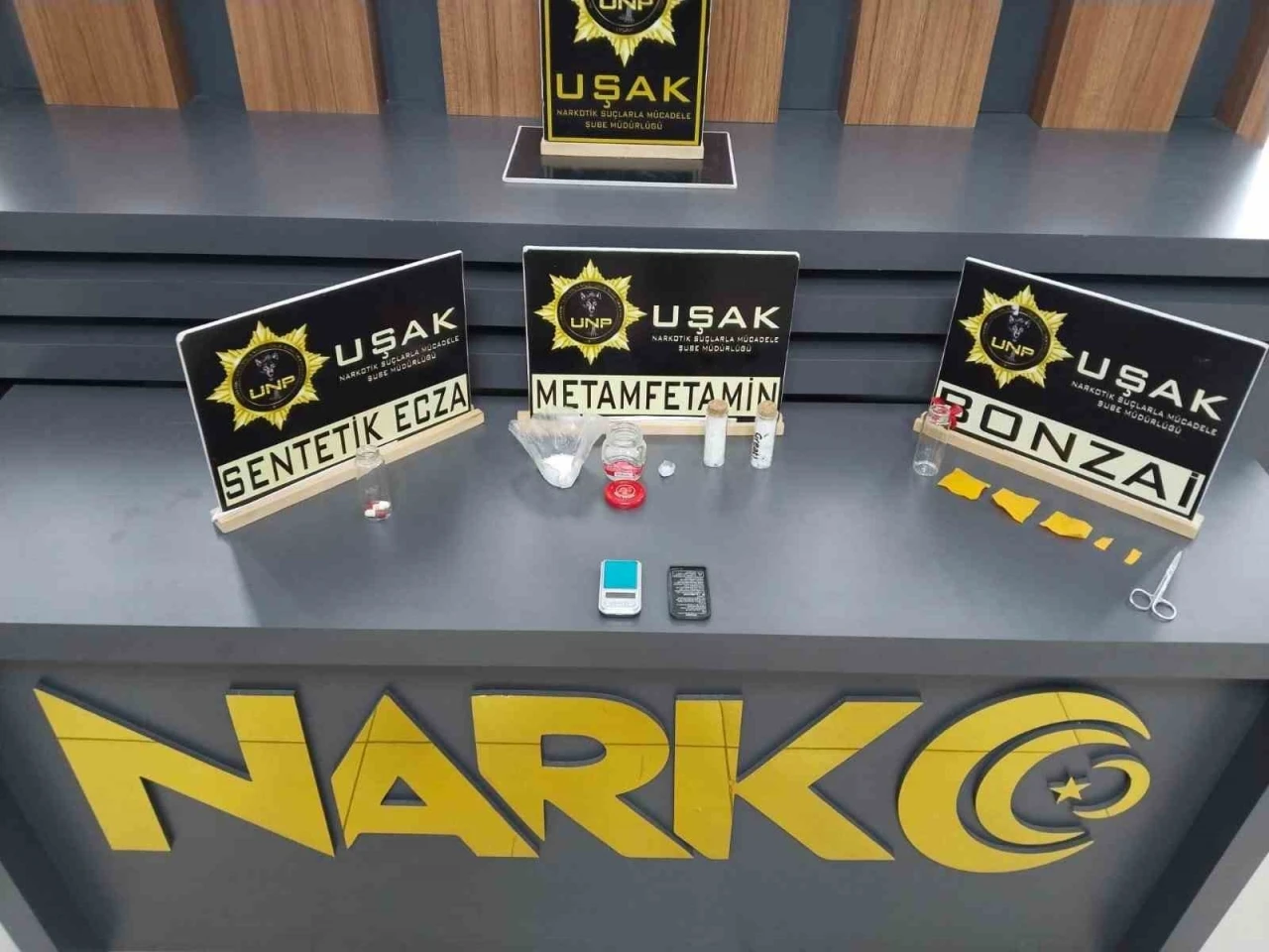 Uşak’ta 2 uyuşturucu satıcısı tutuklandı