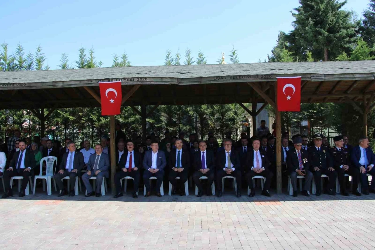Uşak’ta bayram arifesinde şehitler unutulmadı
