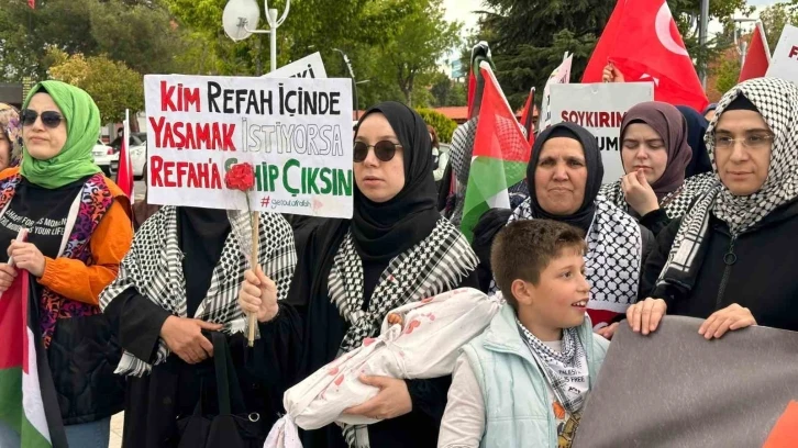 Uşak’ta Gazzeli anneler için eylem düzenlendi
