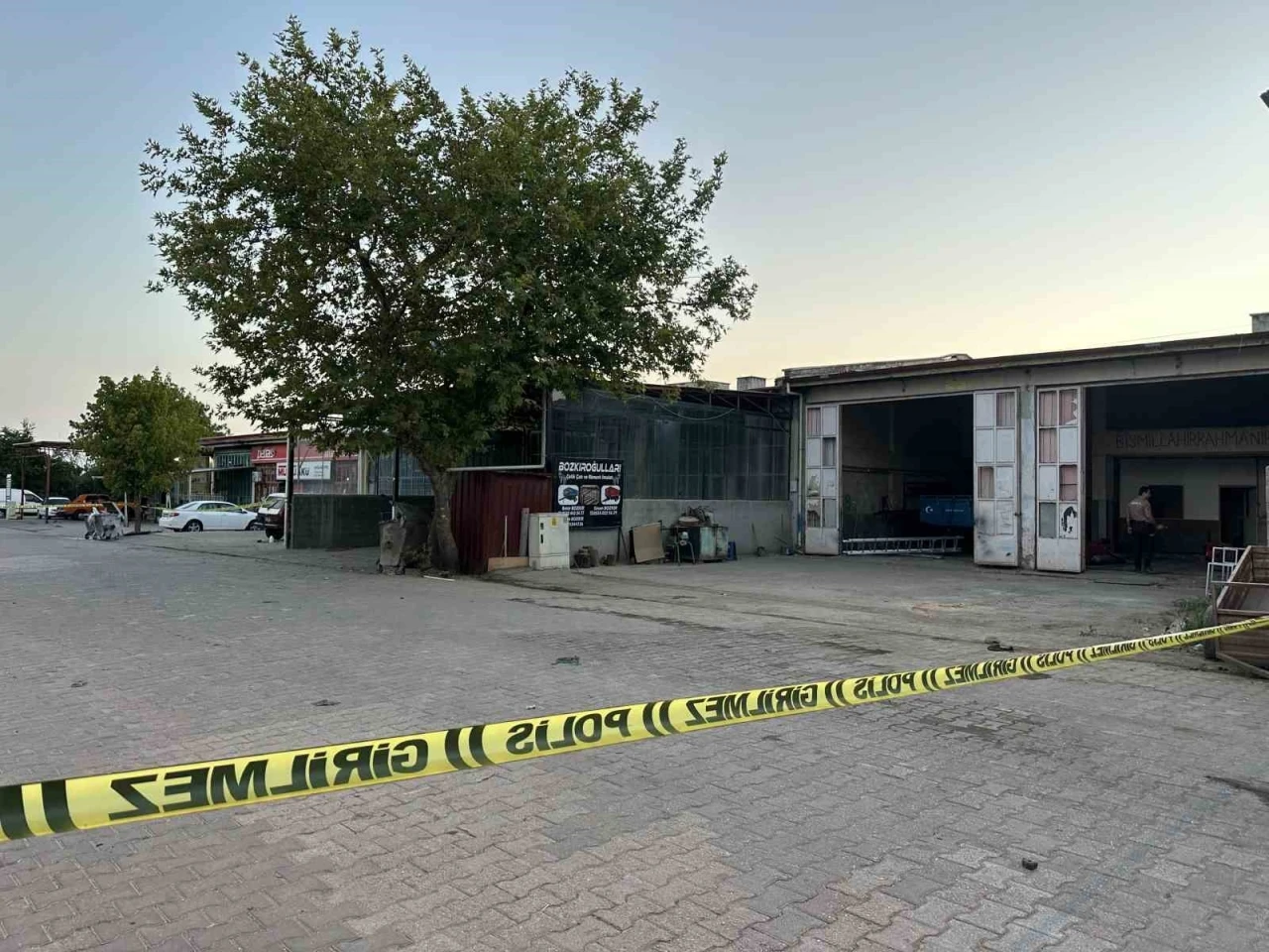 Uşak&rsquo;ta iki esnaf arasındaki tartışma silahlı kavgaya d&ouml;n&uuml;şt&uuml;: 13 yaralı
