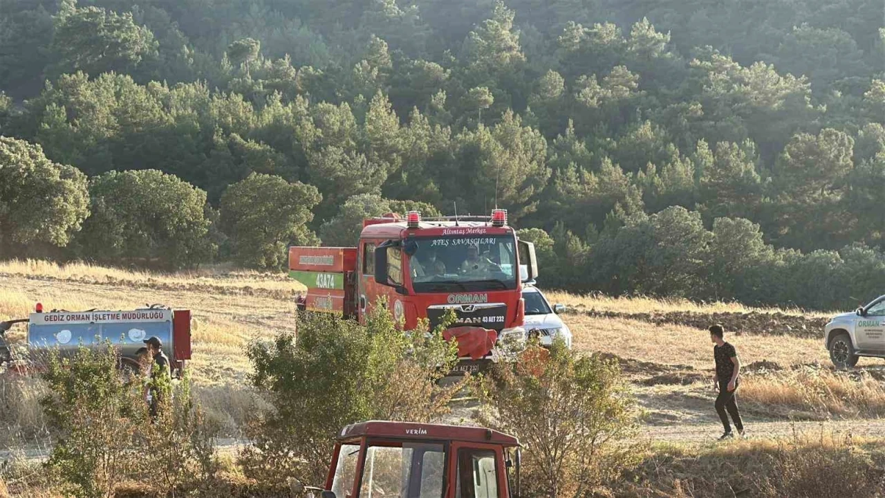 Uşak’ta ormanlık alana sıçrayan yangın kontrol altına alındı
