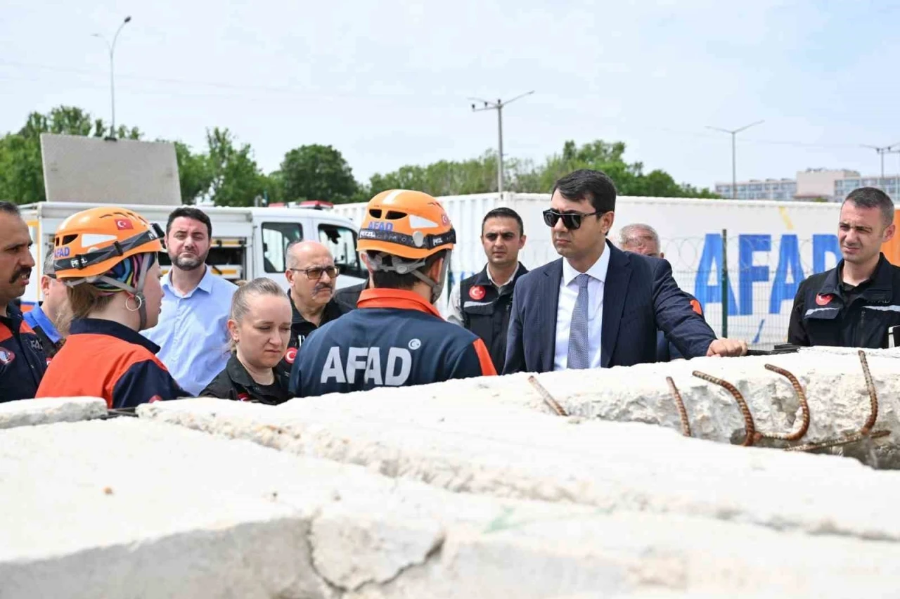 Uşak Valisi Kartal&rsquo;dan AFAD&rsquo;a ziyaret
