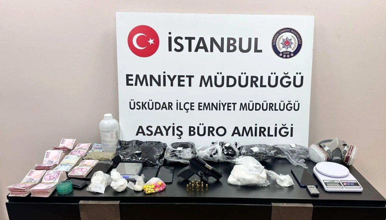 &Uuml;sk&uuml;dar&rsquo;da uyuşturucu operasyonu: 5 tutuklama
