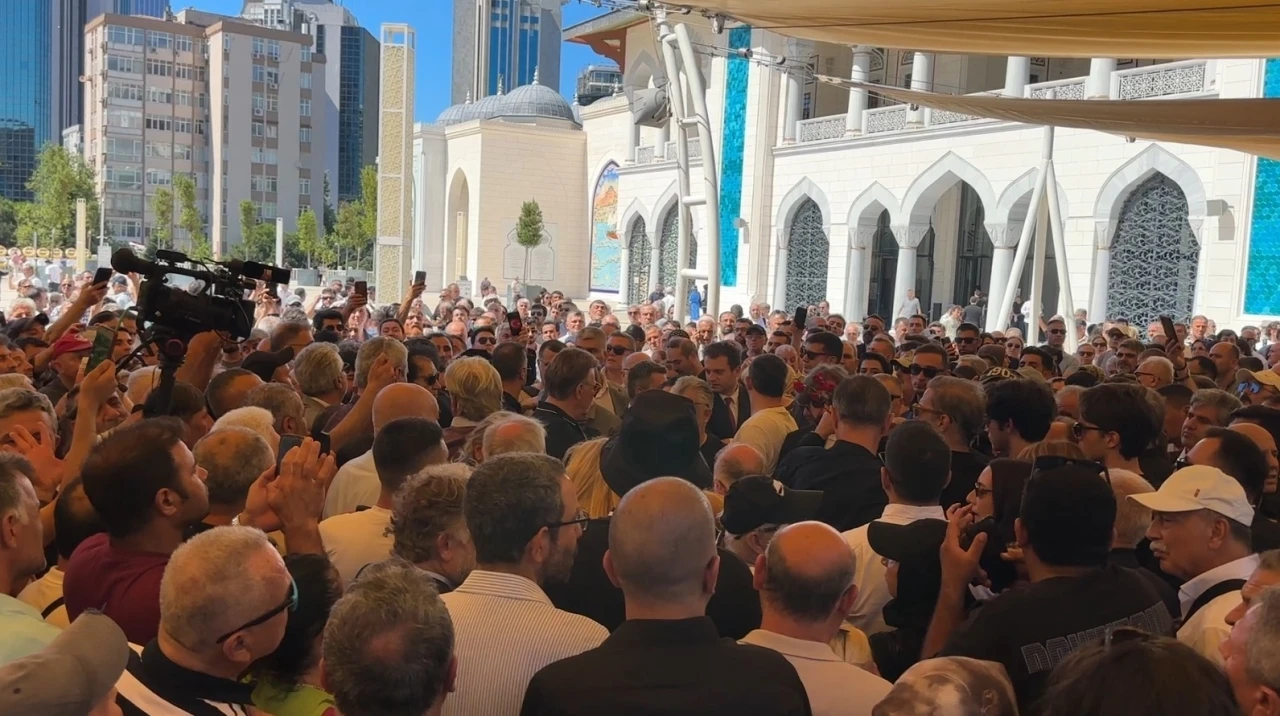 Usta oyuncu Kadir İnanır i&ccedil;in cenaze t&ouml;reni d&uuml;zenleniyor
