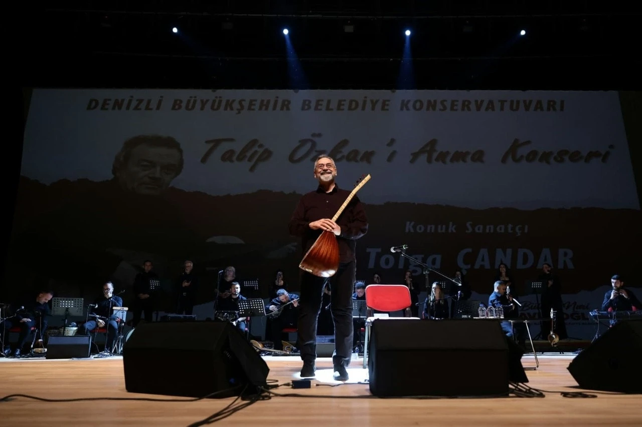 Usta sanat&ccedil;ı Talip &Ouml;zkan, Denizli&rsquo;de t&uuml;rk&uuml;lerle anıldı
