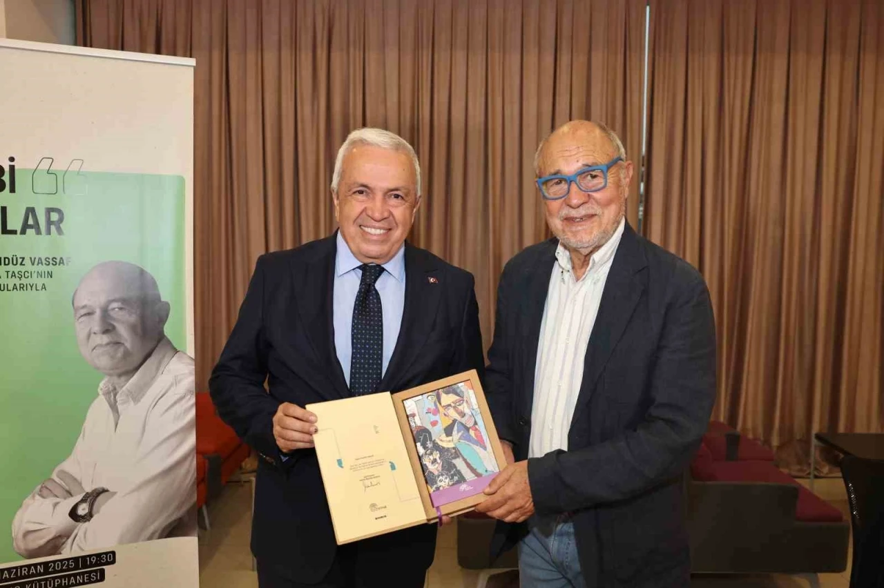 Usta yazar Gündüz Vassaf okurlarıyla buluştu
