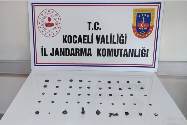 &Uuml;stlerinden 49 par&ccedil;a tarihi eser &ccedil;ıktı
