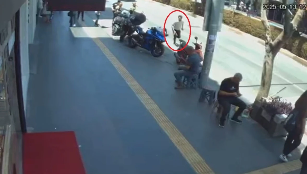 Uygulama noktasında durdurulan sürücü, motosikleti ve arkadaşını bırakıp kaçtı
