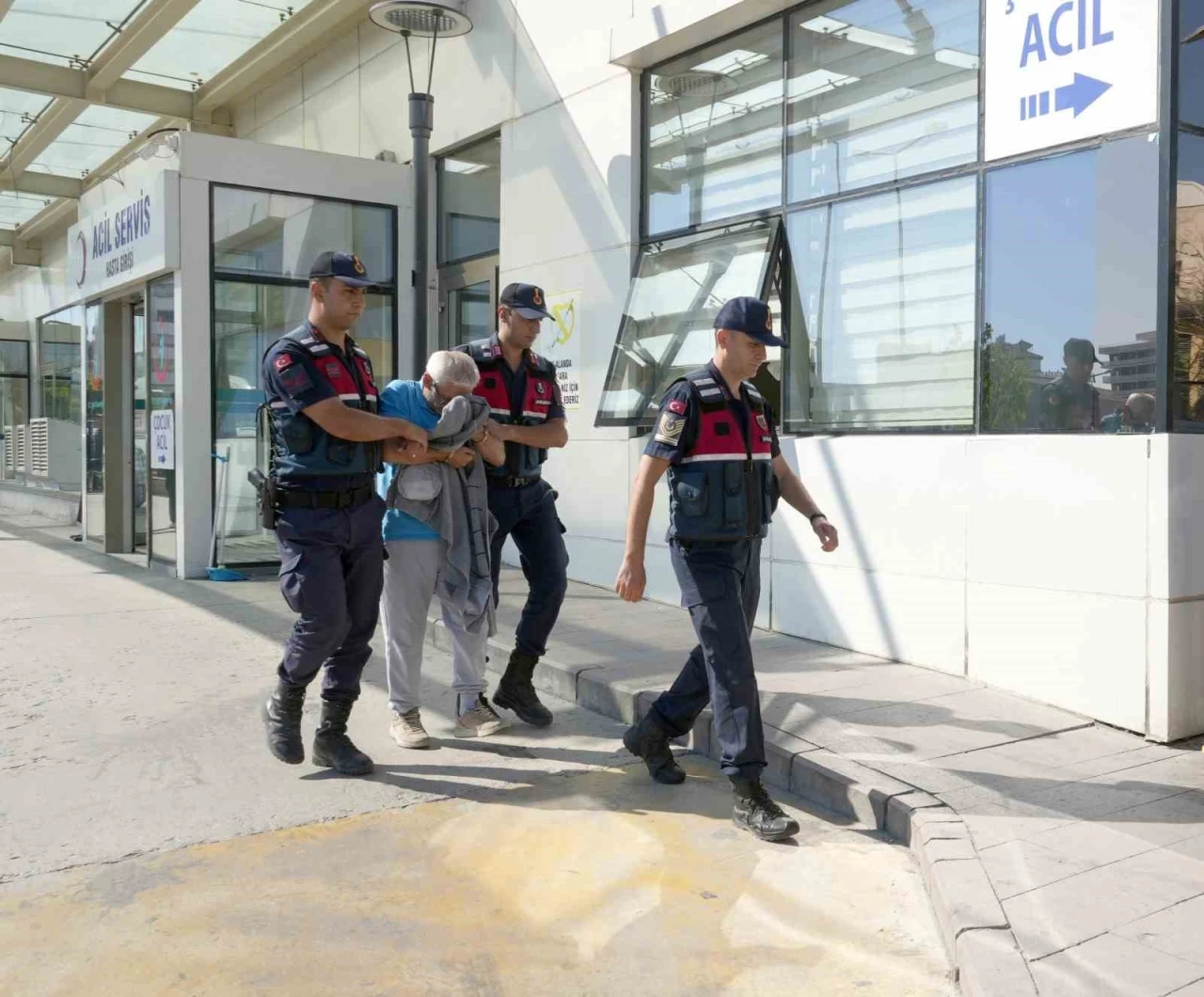 Uyuşturucu bağımlısı oğlunu bıçaklayarak öldüren baba, 15 yıl hapis cezasına çarptırıldı
