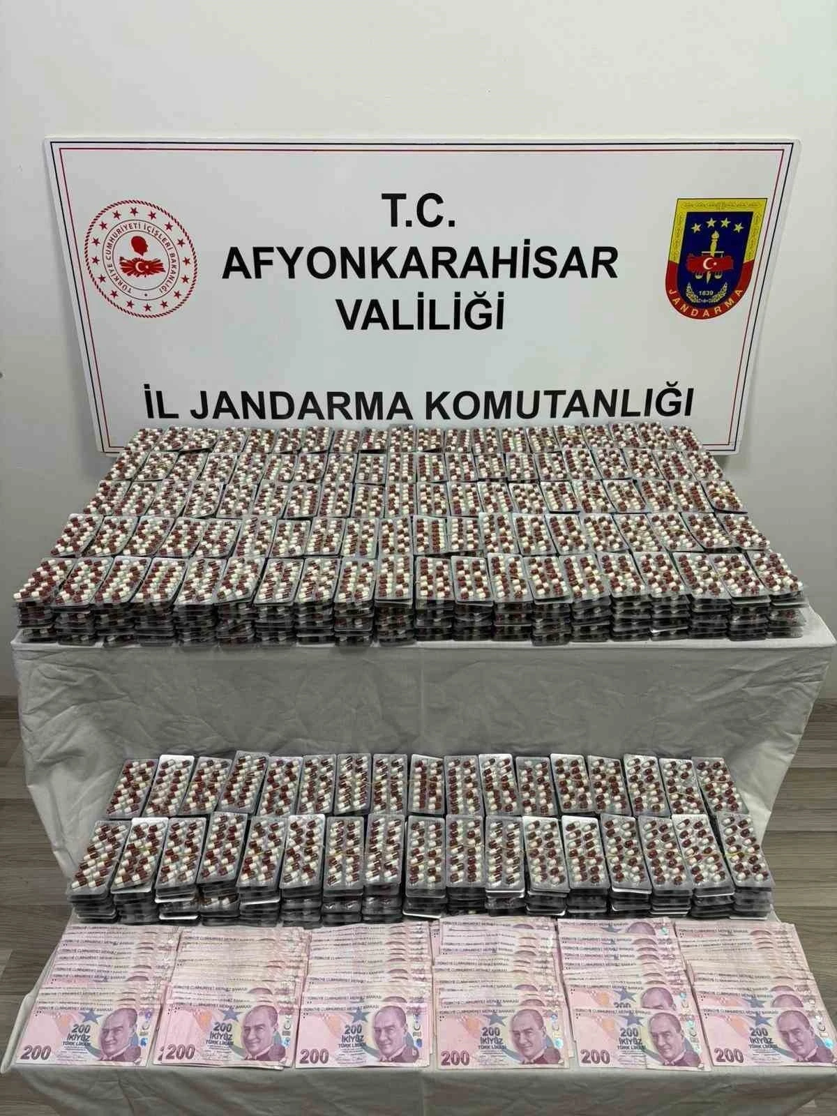 Uyuşturucu operasyonda binlerce hap ele geçirildi
