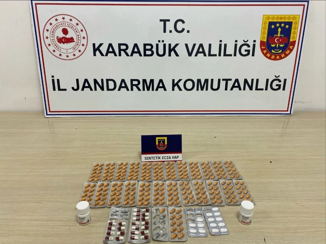 Uyuşturucu operasyonlarında 369 hap ele geçirildi
