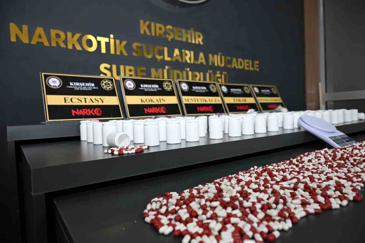 Uyuşturucu operasyonunda 2 ş&uuml;pheli tutuklandı

