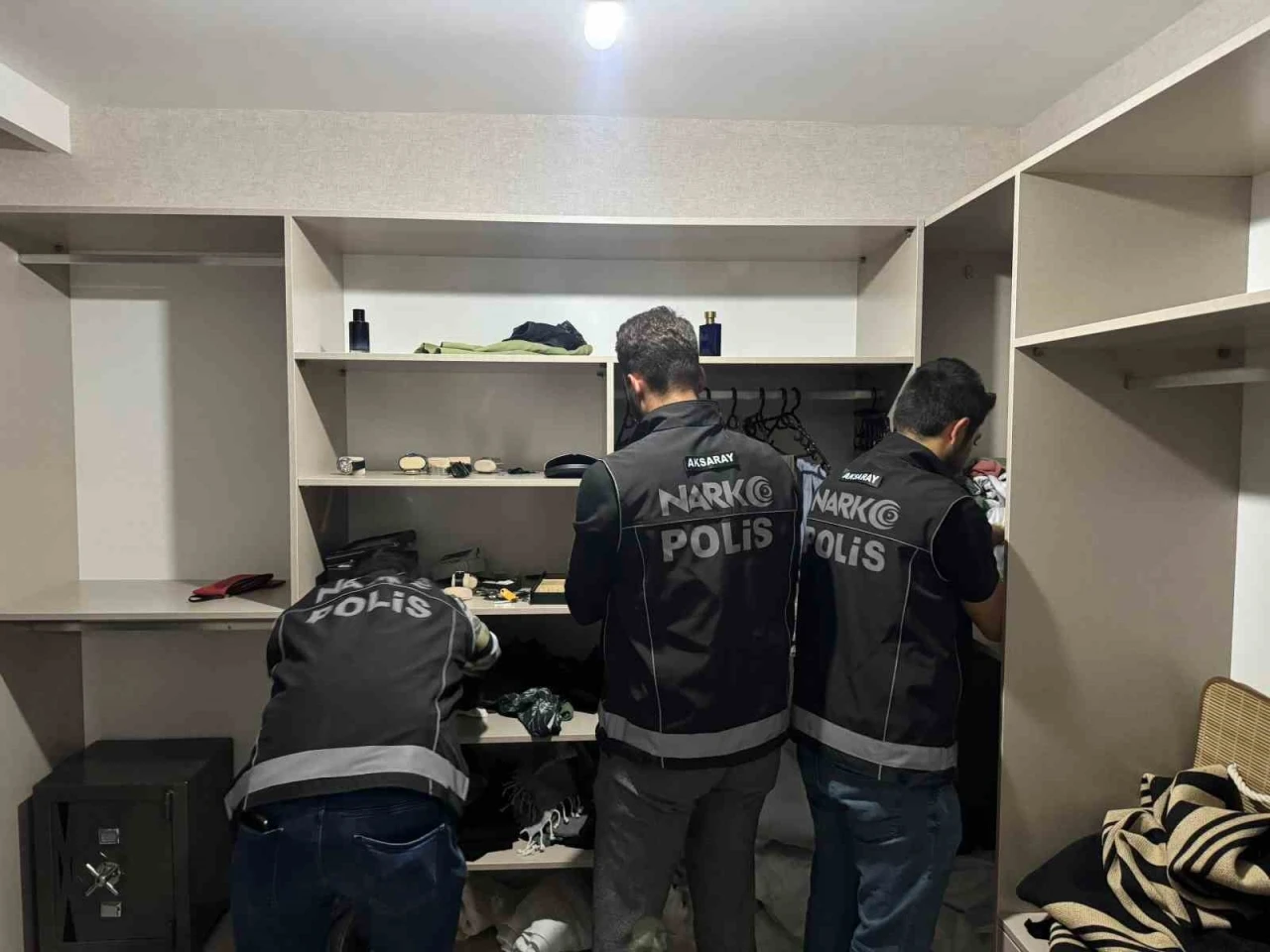 Uyuşturucu operasyonunda F serisi dolar ele geçirildi: 1 tutuklama
