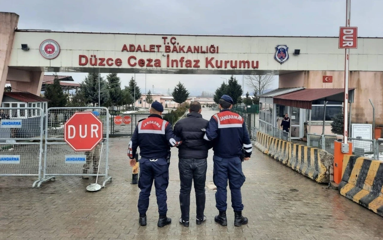 Uyuşturucu satıcısı 11 kişi tutuklandı
