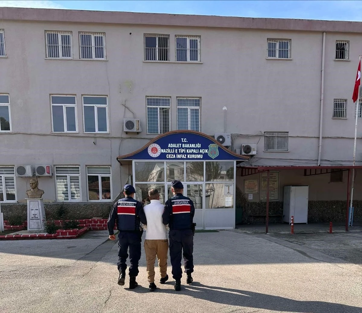 Uyuşturucu suçundan aranan şahıs Nazilli’de yakalandı
