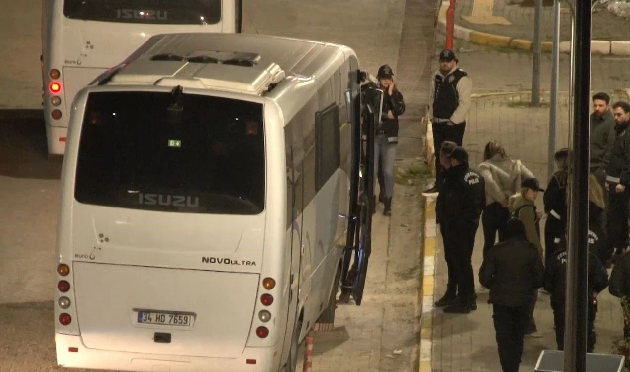 Uyuşturucu ve fuhuş soruşturmasında g&ouml;zaltına alınan &uuml;nl&uuml; isimler Adli Tıp Kurumu&rsquo;nda test verdi
