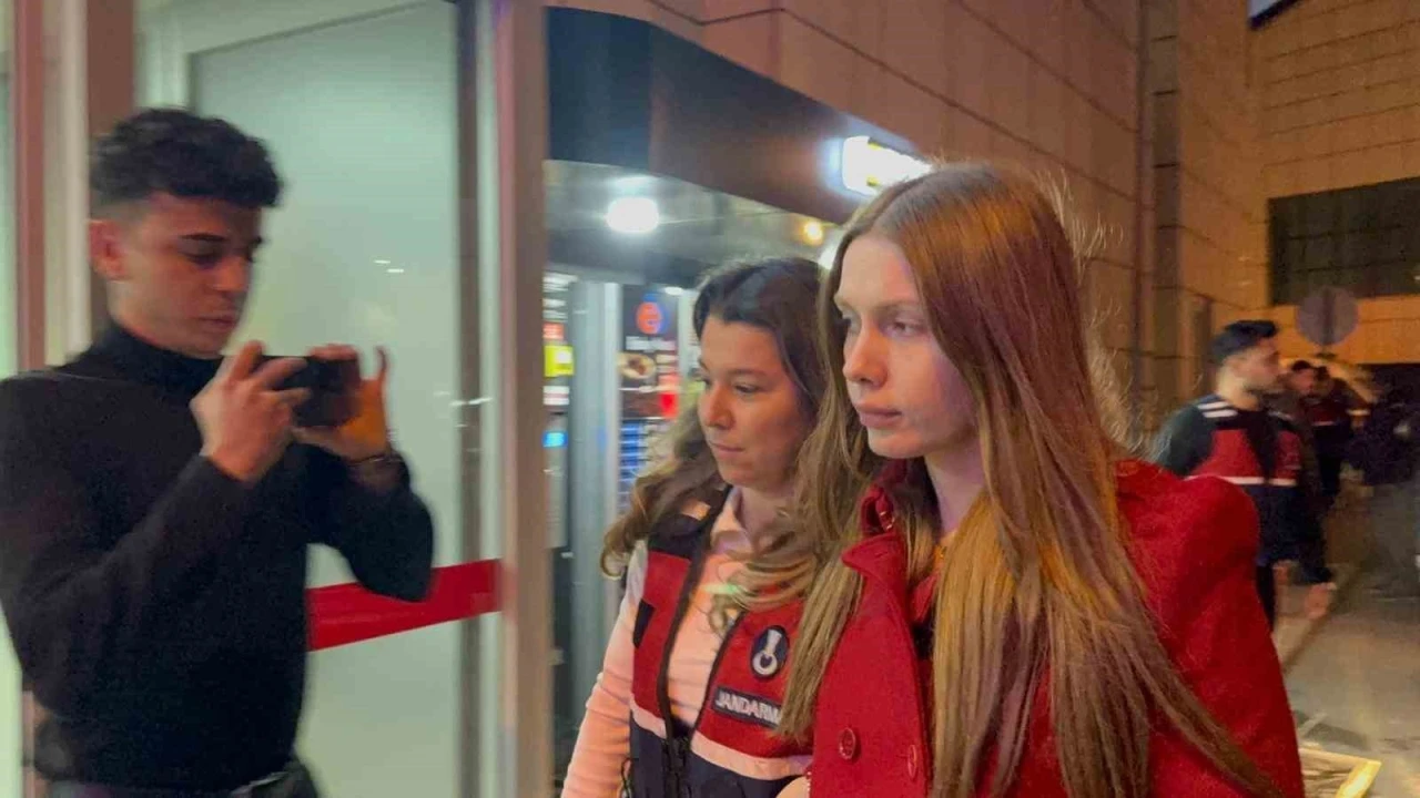 Uyuşturucudan g&ouml;zaltına alınan &uuml;nl&uuml;ler sağlık kontrol&uuml;nden ge&ccedil;irildi
