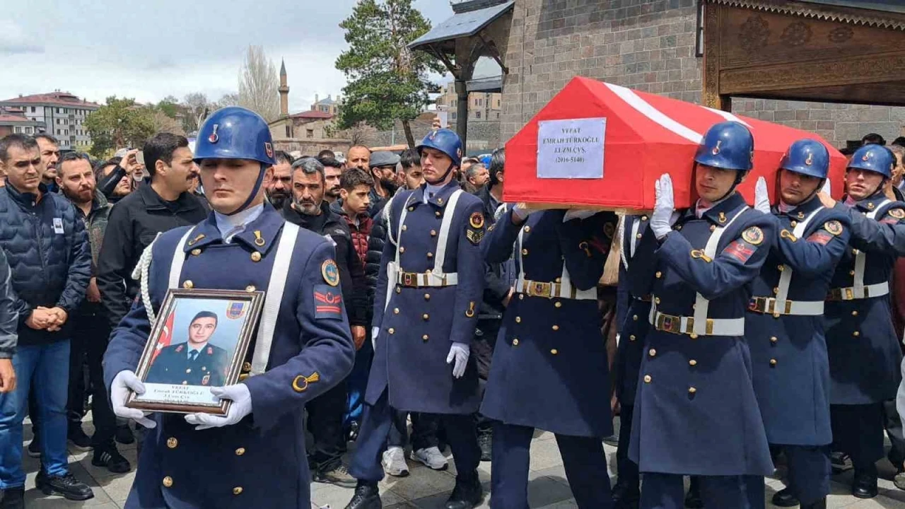 Uzman &Ccedil;avuş Emrah T&uuml;rkoğlu, son yolculuğuna uğurlandı
