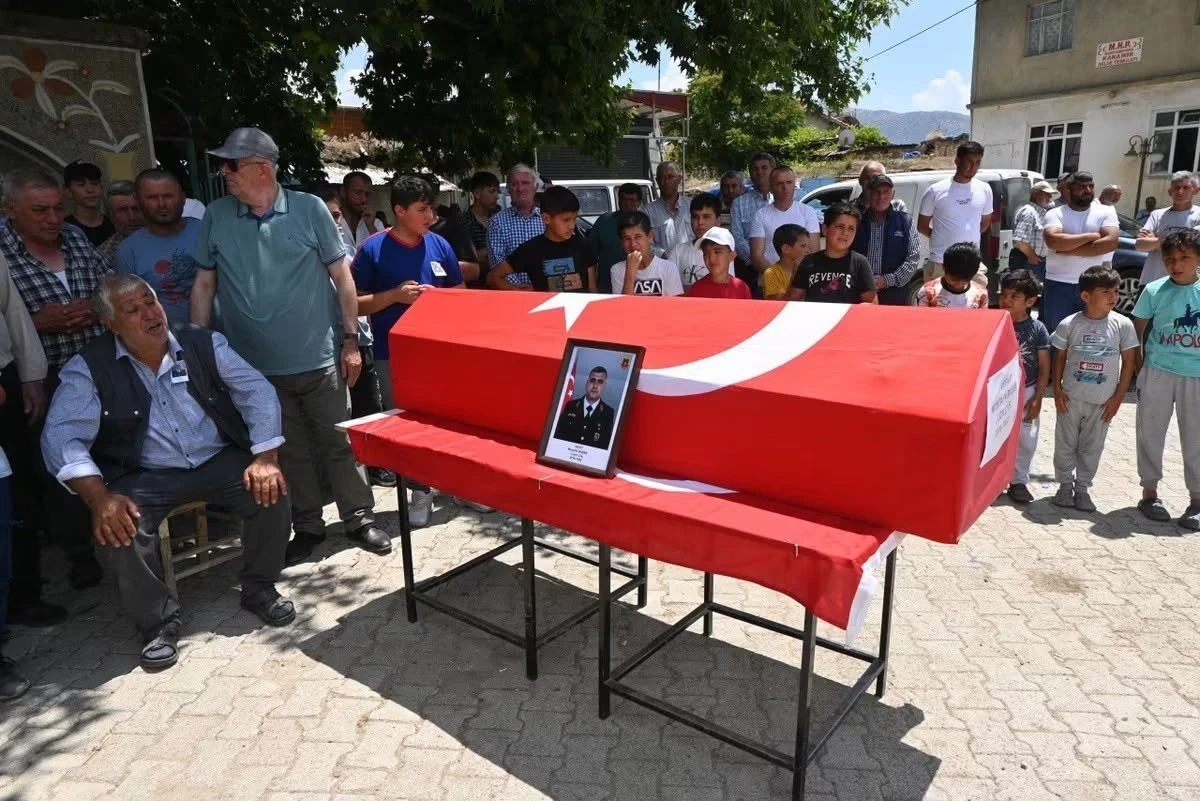 Uzman &ccedil;avuş senelik izne geldiği memleketinde hayatını kaybetti
