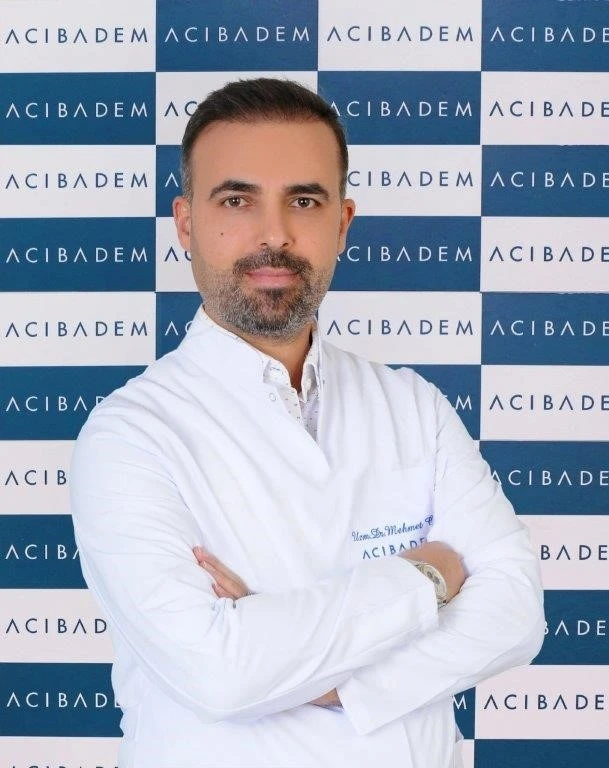 Uzmandan boyun fıtığı uyarısı: "Başı &ouml;ne eğince omuzlara 30 kilogram y&uuml;k biniyor"
