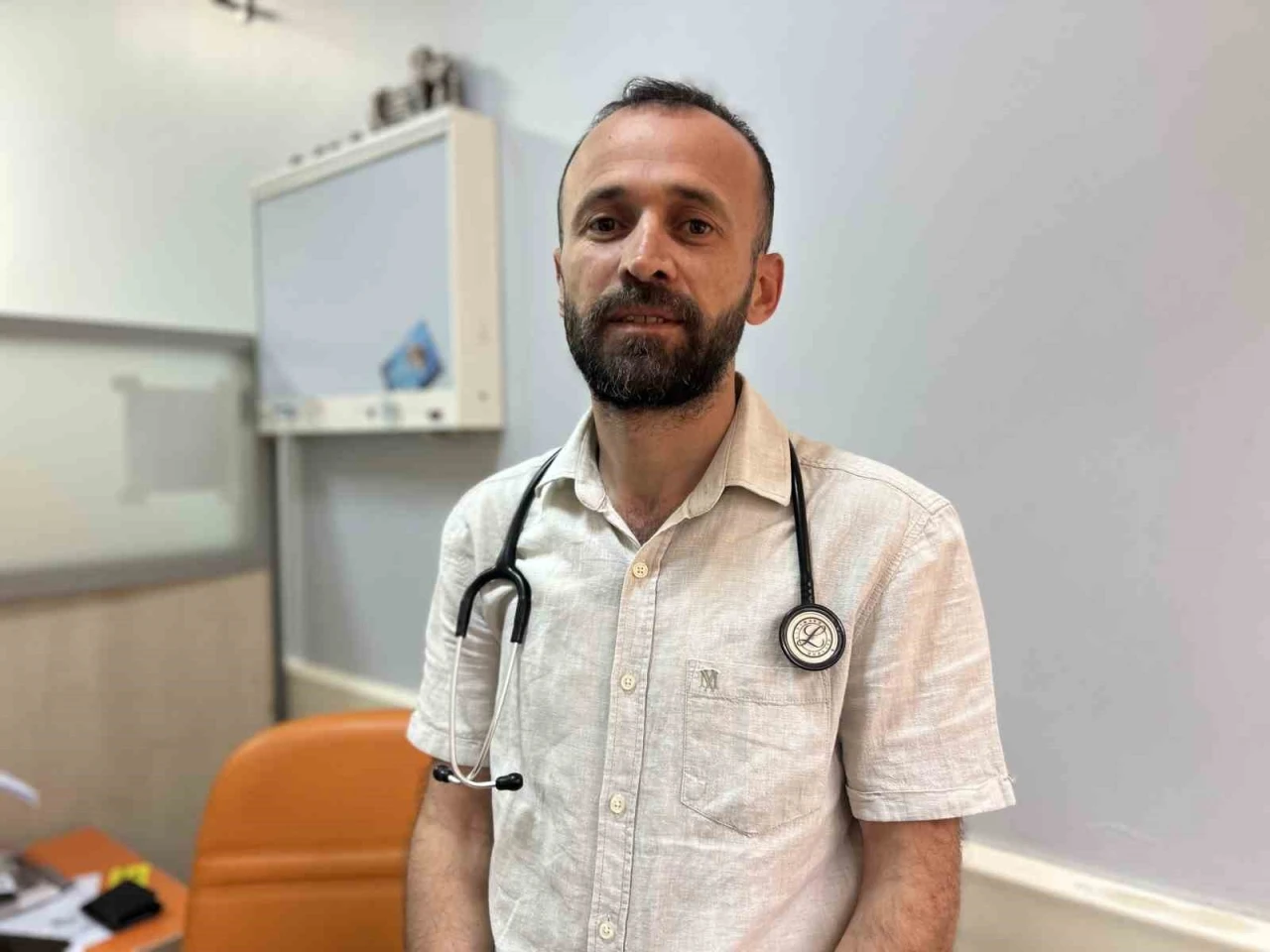 Uzmanından t&uuml;t&uuml;n &uuml;r&uuml;nleri uyarısı: "Elektronik sigara zararsız değil"
