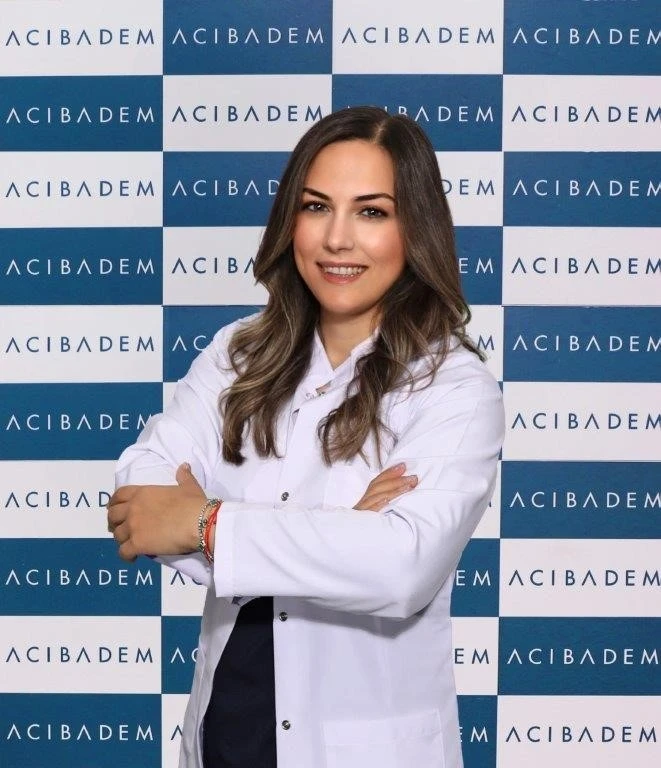 Uzmanından uyarı: "Yazın en b&uuml;y&uuml;k hata su yerine &ccedil;ay ve kahve i&ccedil;mek"
