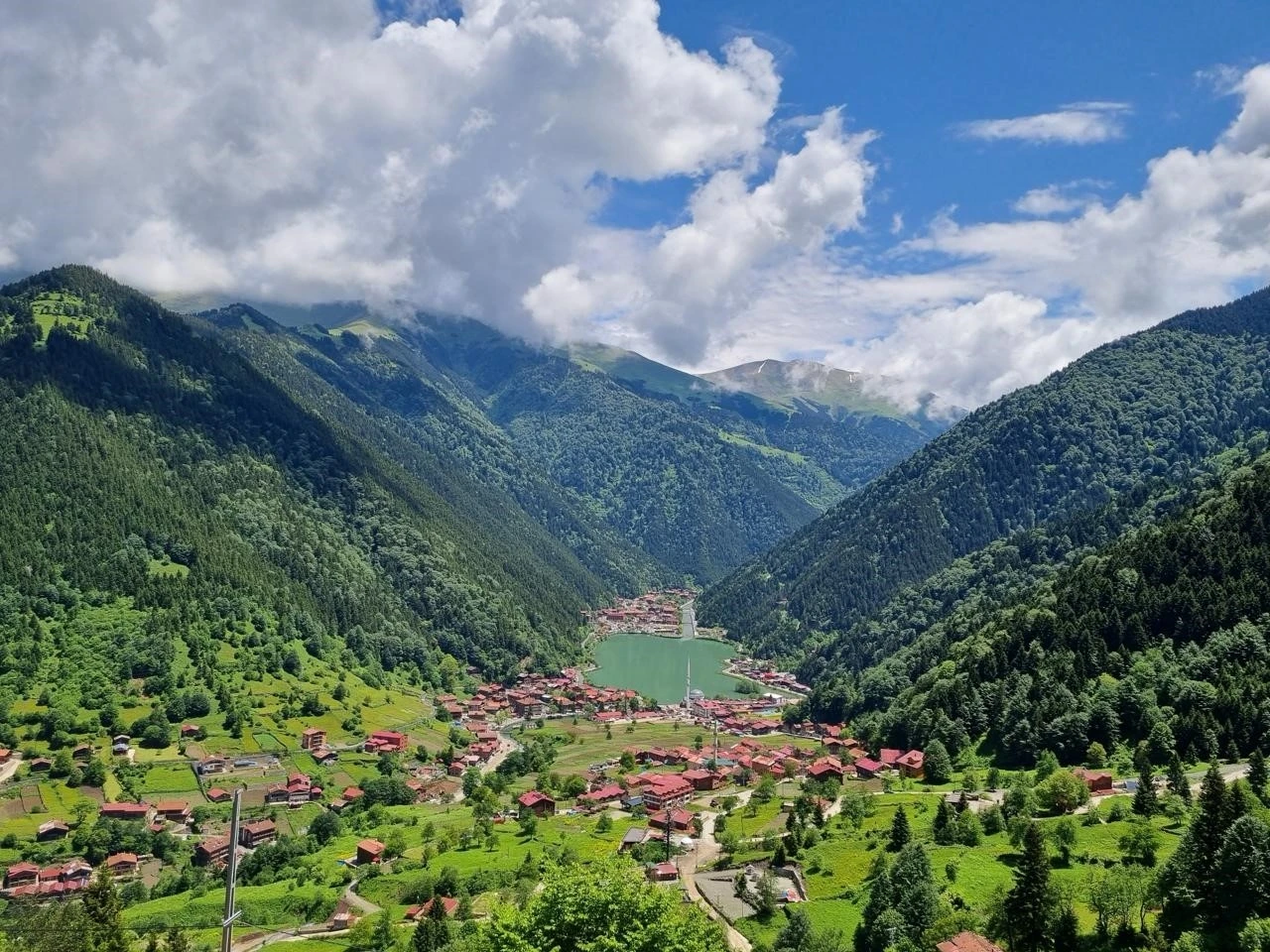 Uzungöl’e HES yapılmayacak, ÇED süreci bakanlıkça sonlandırıldı
