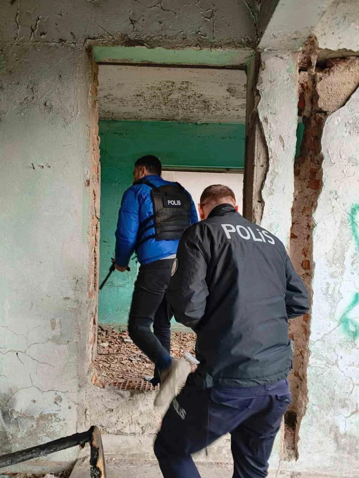 Uzunk&ouml;pr&uuml;&rsquo;de aranan 5 h&uuml;k&uuml;ml&uuml; yakalandı
