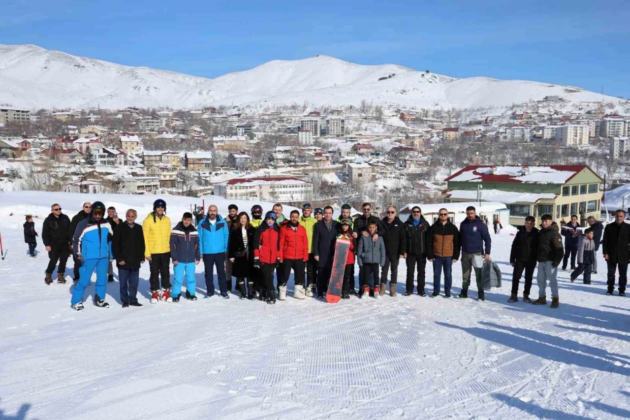 Vali Ahmet Karakaya, kayak il birinciliği m&uuml;sabakalarında sporcularla buluştu

