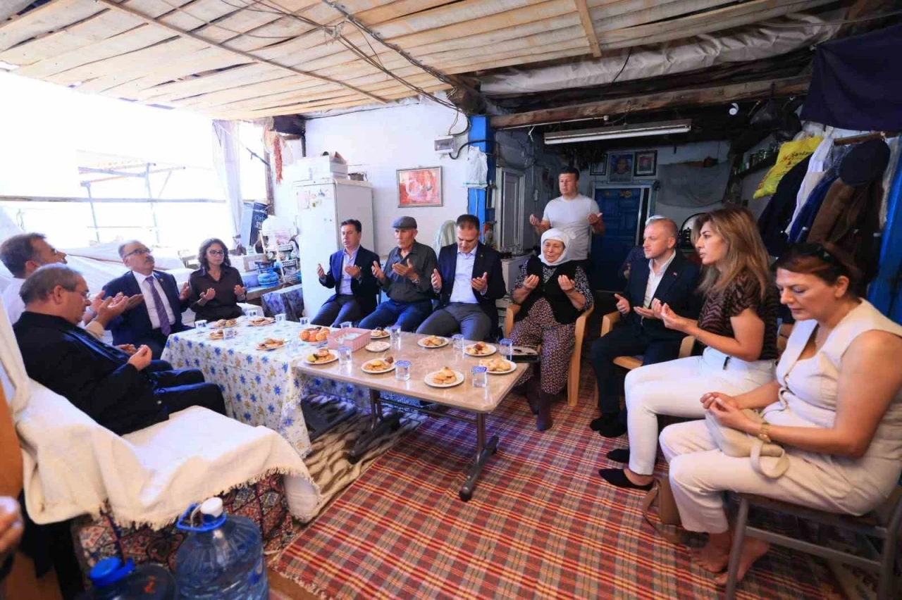 Vali Akbıyık ve Başkanlar, Şehit Ailesini ziyaret etti
