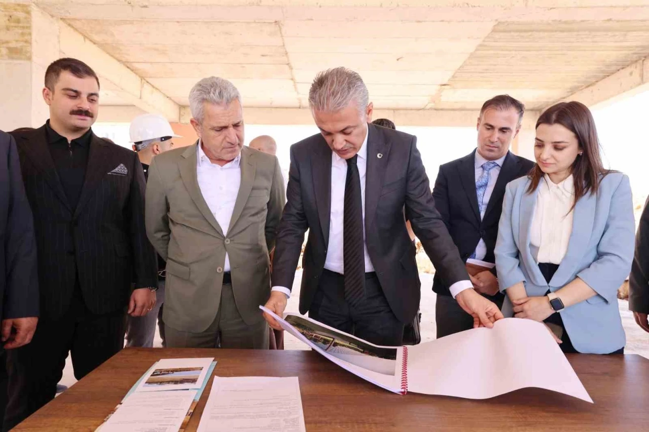 Vali Akkoyun, Mardin Çocuk Evleri Sitesi inşaatında incelemelerde bulundu
