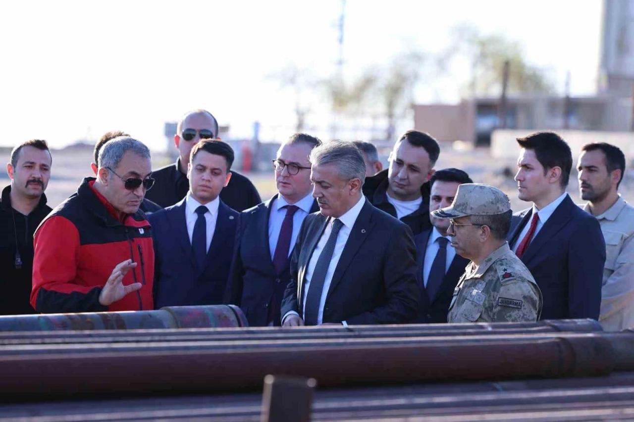 Vali Akkoyun Nusaybin&rsquo;de muhtarlarla istişare toplantısı d&uuml;zenledi
