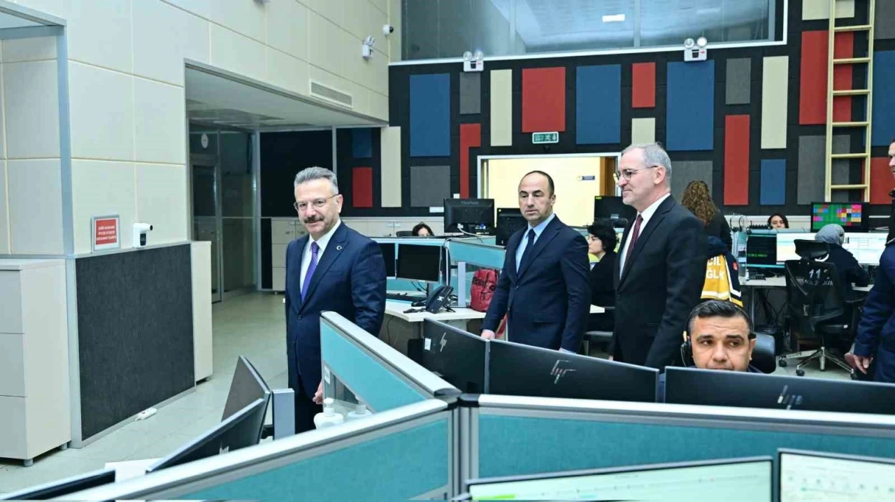 Vali Aksoy, 12 Acil &Ccedil;ağrı Merkezi personelinin yeni yılını kutladı
