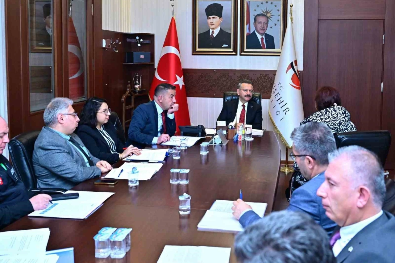 Vali Aksoy, vatandaşların talebini dinledi
