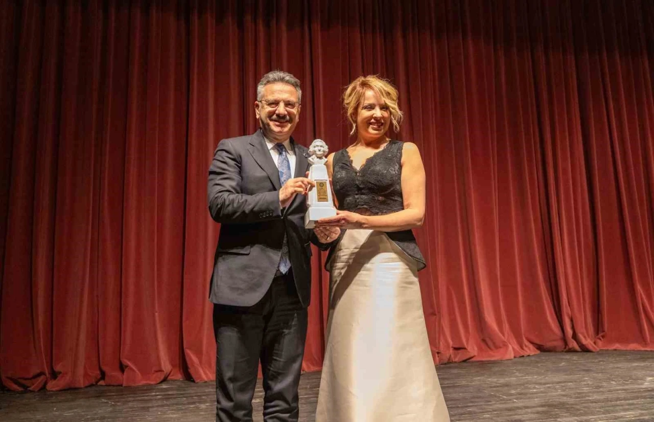 Vali Aksoy ve eşi Rauf Denktaş’ı anma konserine katıldı