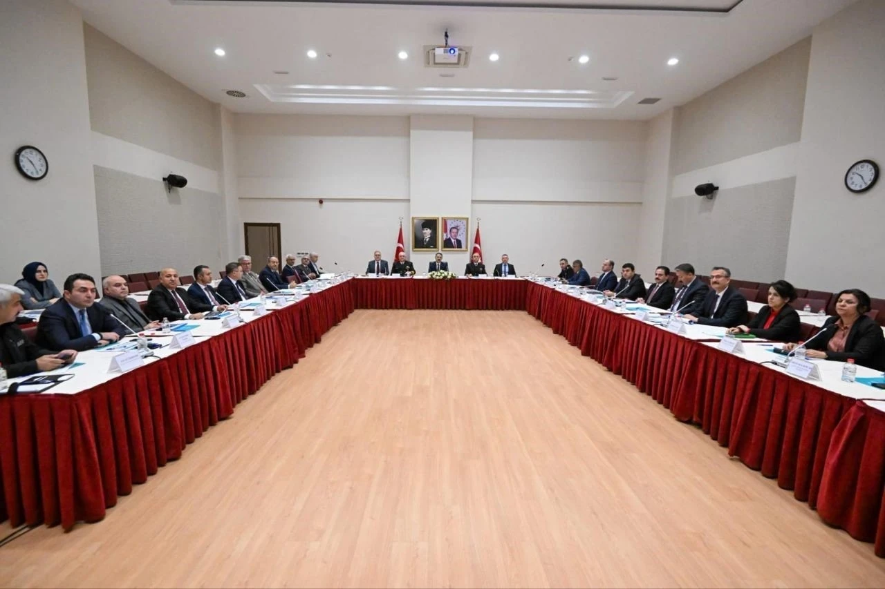 Vali Aktaş açıkladı: &quot;Enkazdan kurtarılan Dilara yoğun bakımdan çıktı&quot;
