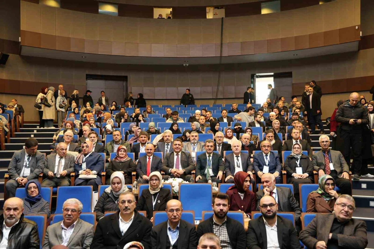 Vali Aslan, "D&uuml;zce insan yetiştirme noktasında da zengin bir şehir"
