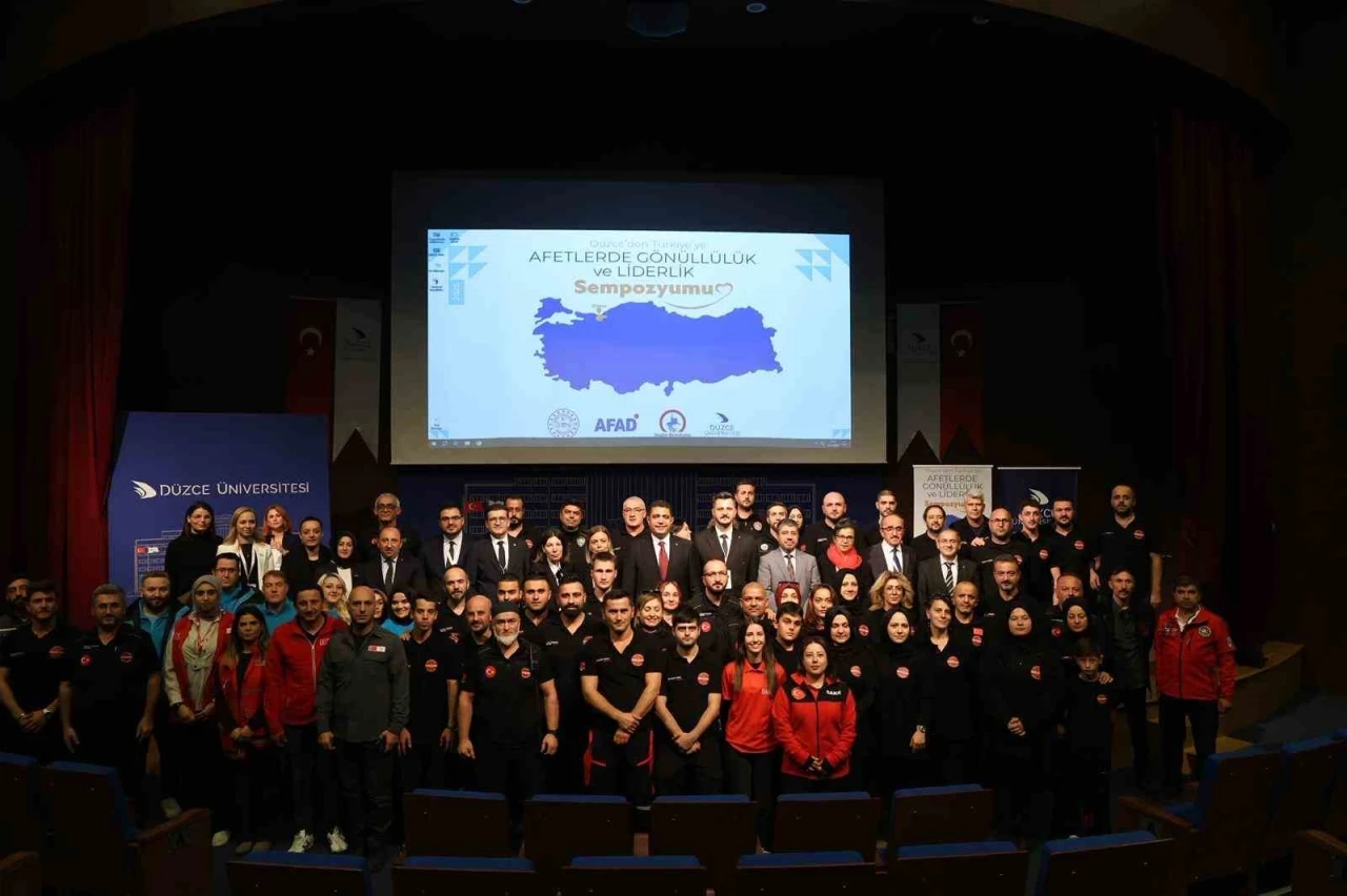 Vali Aslan &quot;Gönüllülük sorumluluktur&quot;
