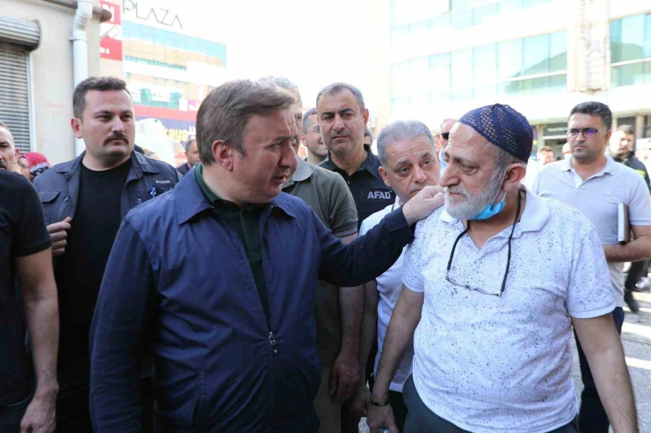 Vali Aydoğdu, Buğday Meydanı esnafına geçmiş olsun dileklerini iletti
