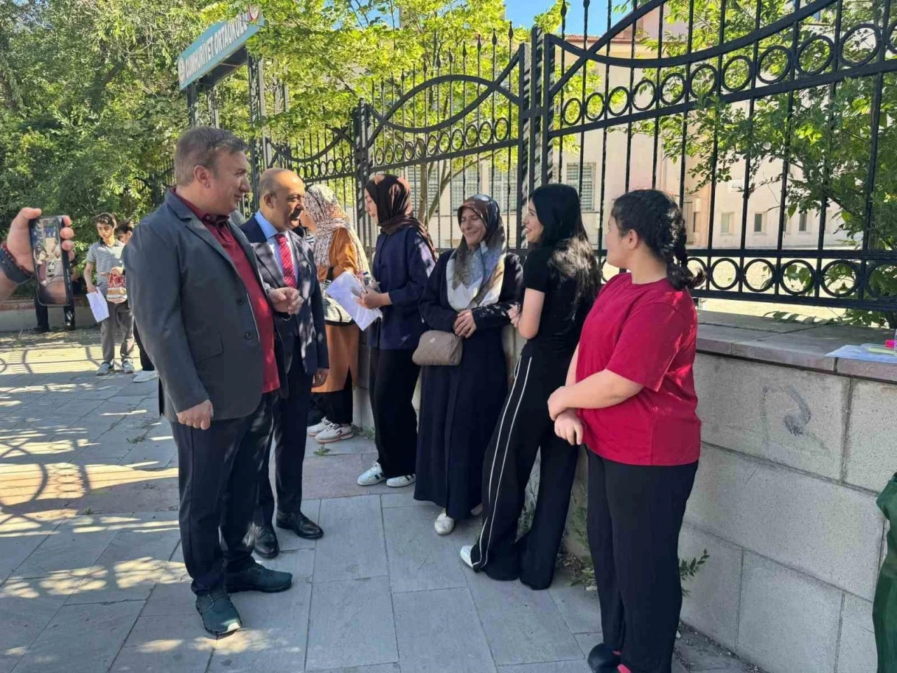 Vali Aydoğdu, LGS &ouml;ncesi &ouml;ğrenci ve velilerle bir araya geldi
