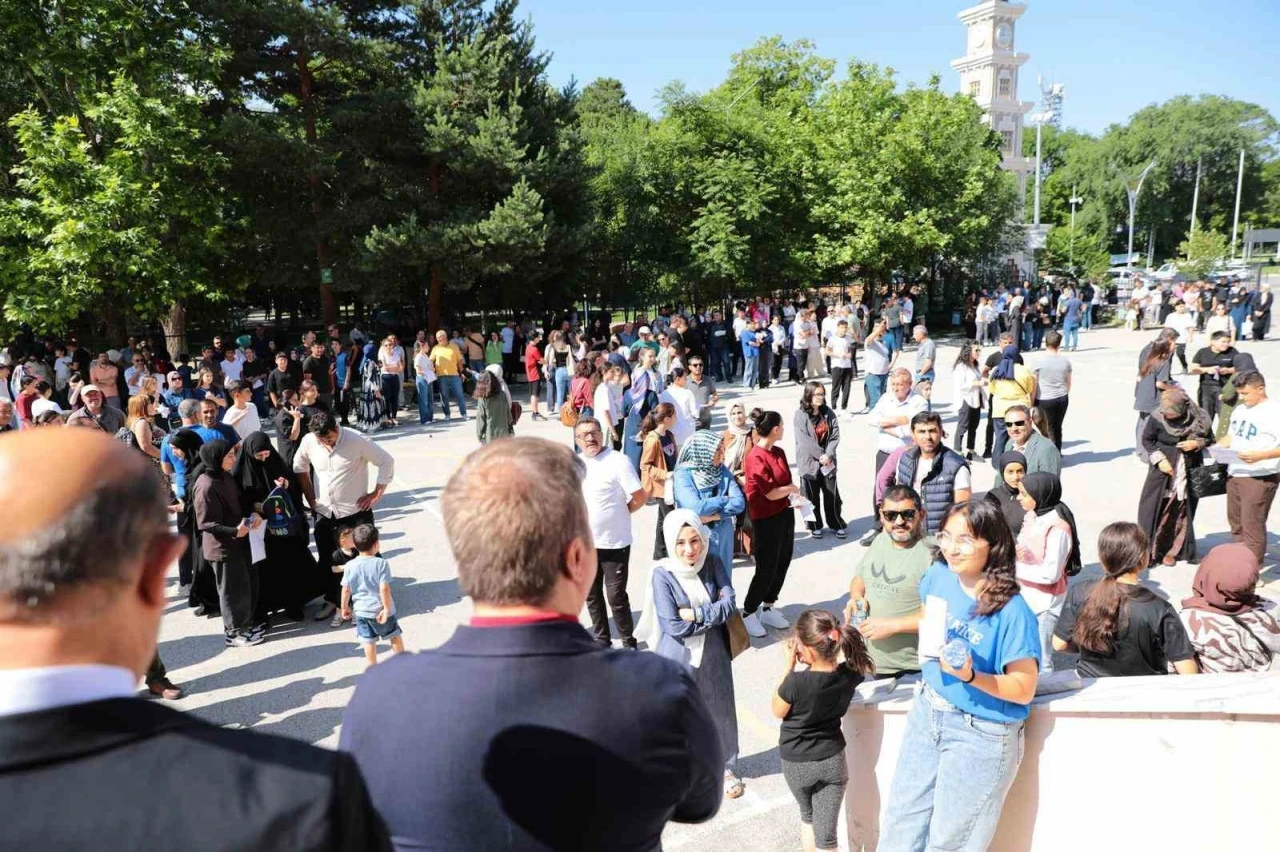 Vali Aydoğdu LGS sınavına giren öğrencilere başarılar diledi
