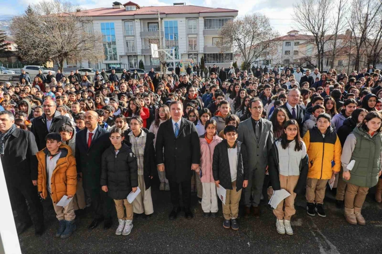 Vali Aydoğdu&rsquo;ndan &ouml;ğrencilere karne ve yaz tatili mesajı
