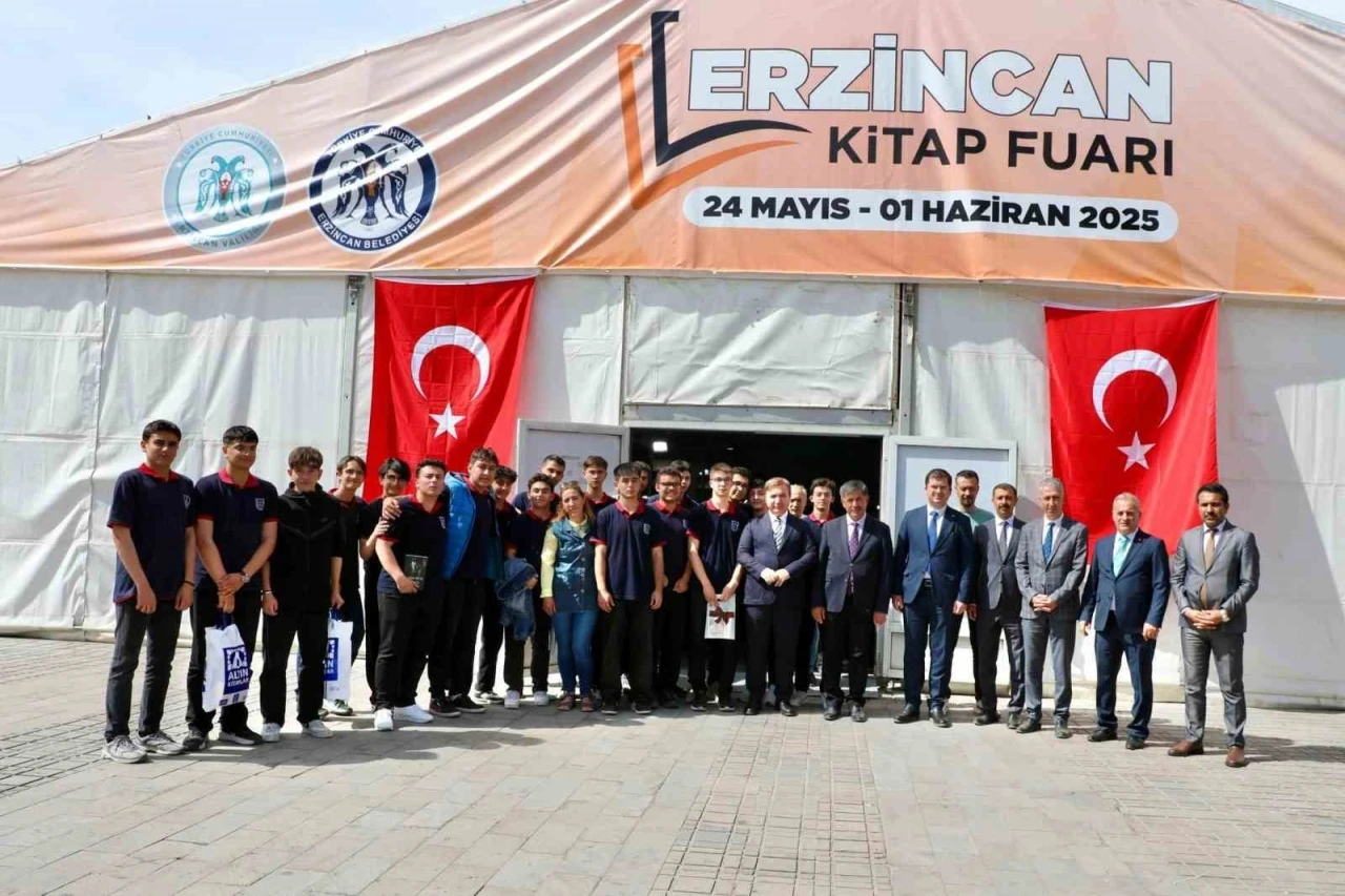 Vali Aydoğdu: "Kitap günümüzün yüzeyselleşen dünyasında bize derinleşmeyi, ince düşünmeyi öğretiyor"
