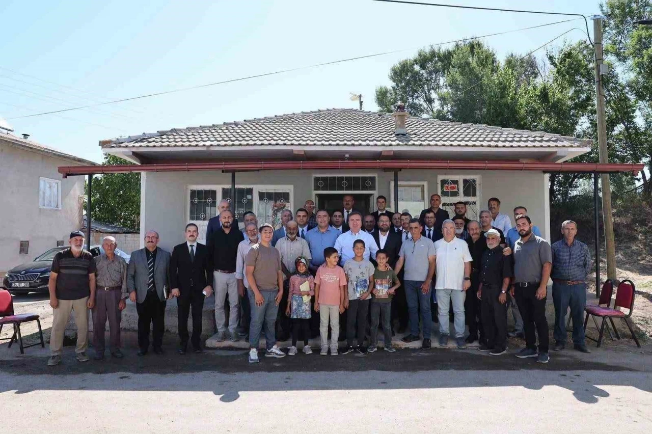 Vali Aydoğdu Soğukoluk k&ouml;y&uuml;nde vatandaşlarla buluştu
