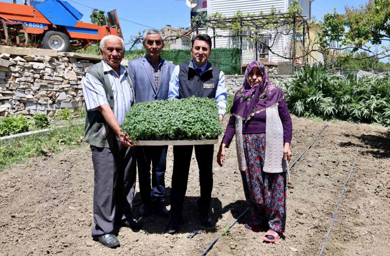 Vali Aygöl yarım asırlık evli Tekin ailesine misafir oldu
