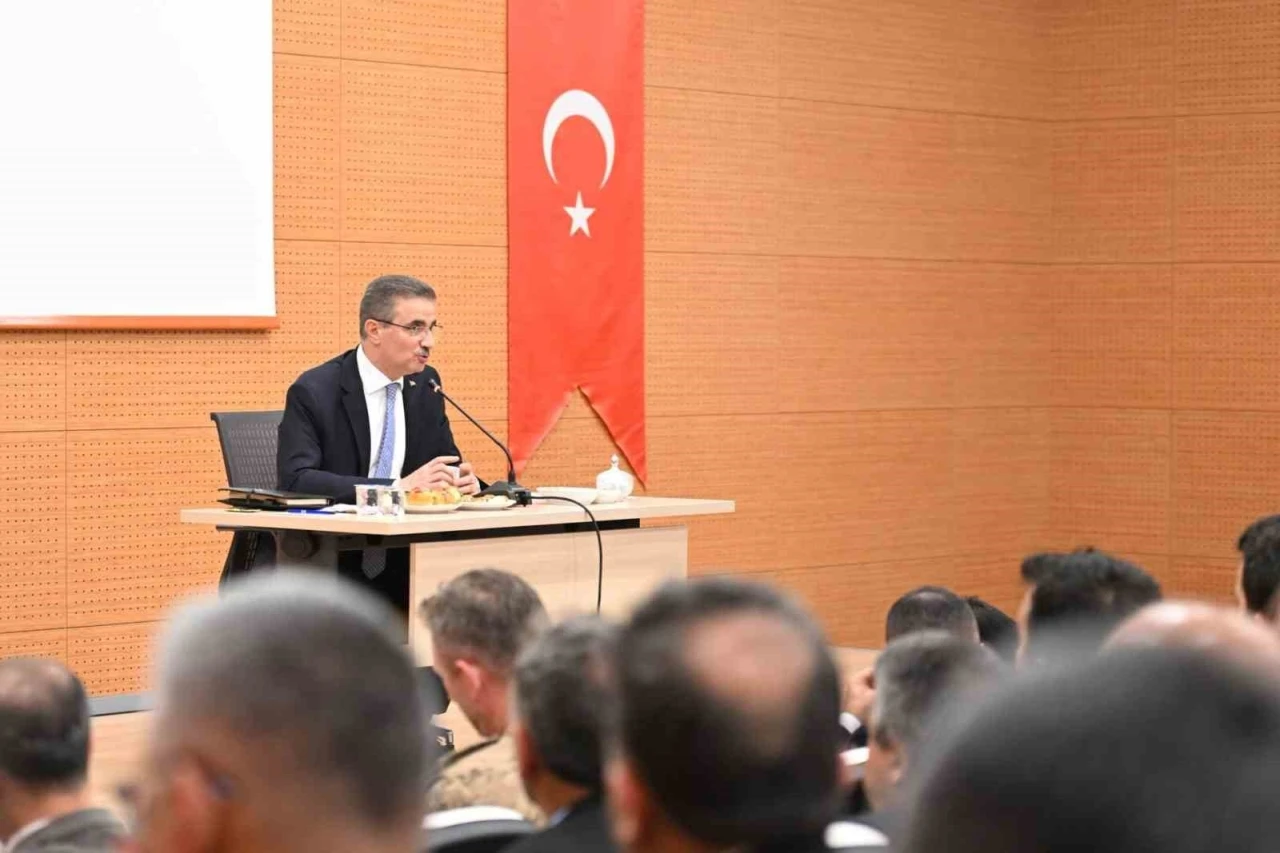 Vali Baruş&rsquo;tan iş birliği ve iletişimi g&uuml;&ccedil;lendirme vurgusu
