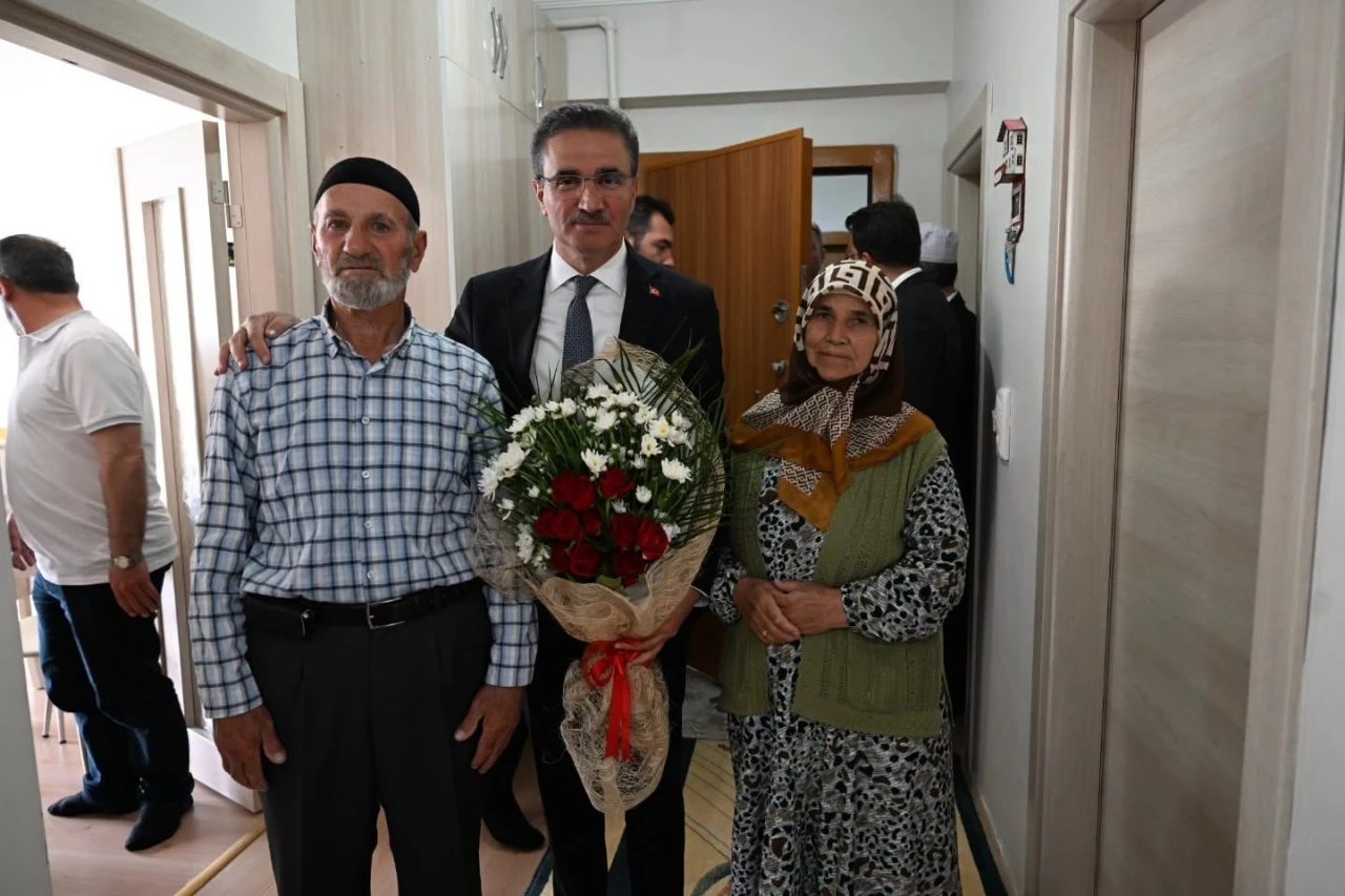 Vali Baruş&rsquo;tan Narman&rsquo;da şehit ailesi ve gaziye anlamlı ziyaret
