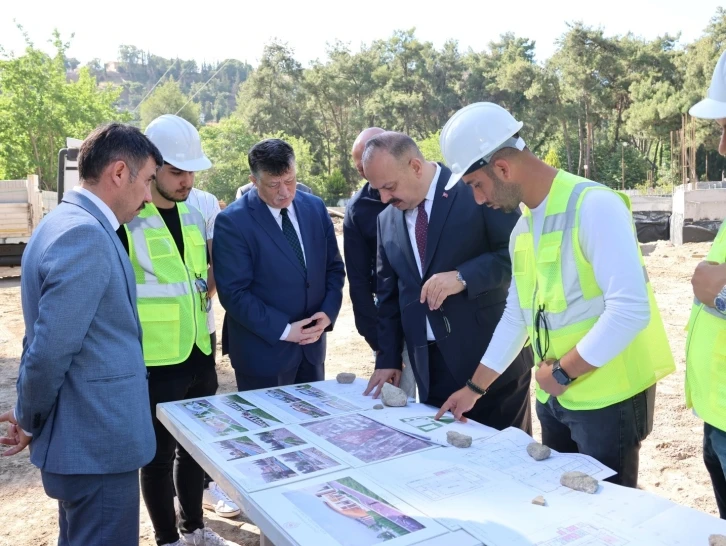 Vali Canbolat, yüzme havuzu inşaatını yerinde inceledi
